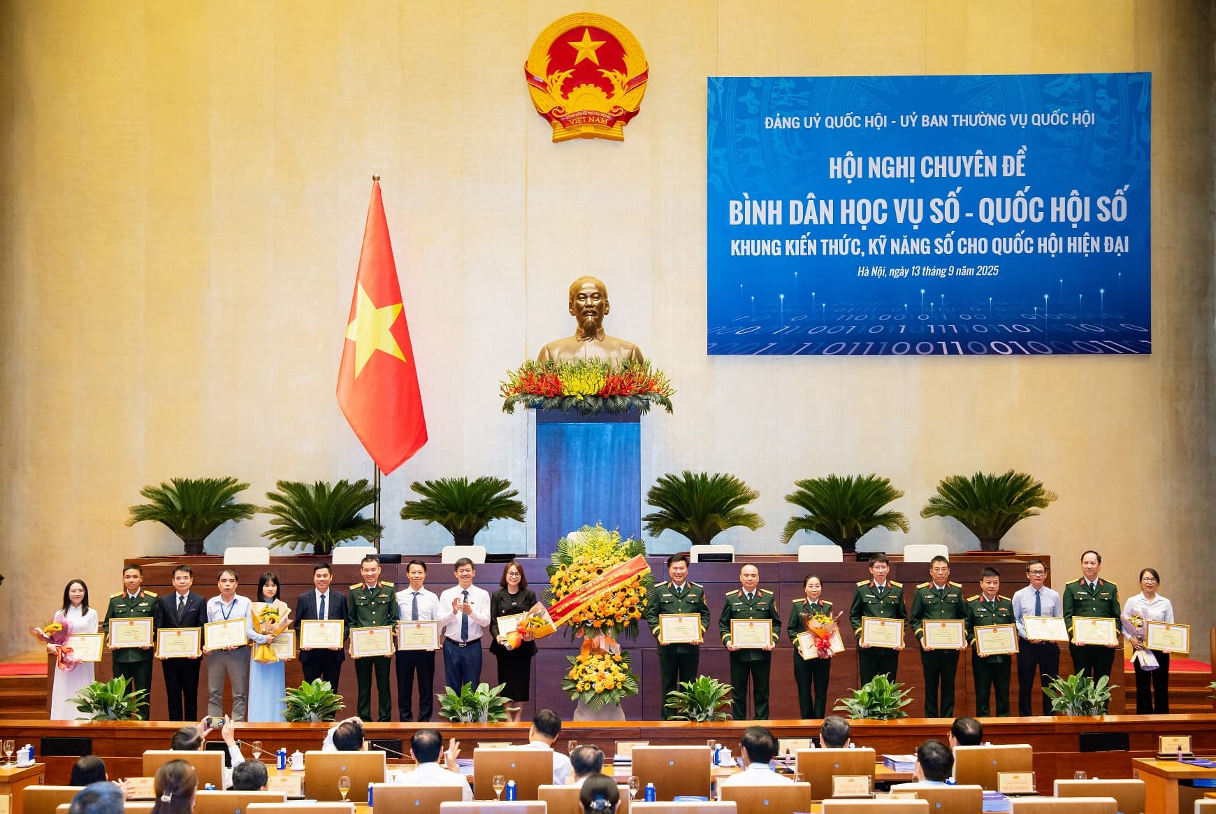 Viettel Customer Service recognized for contributions to the digital National Assembly