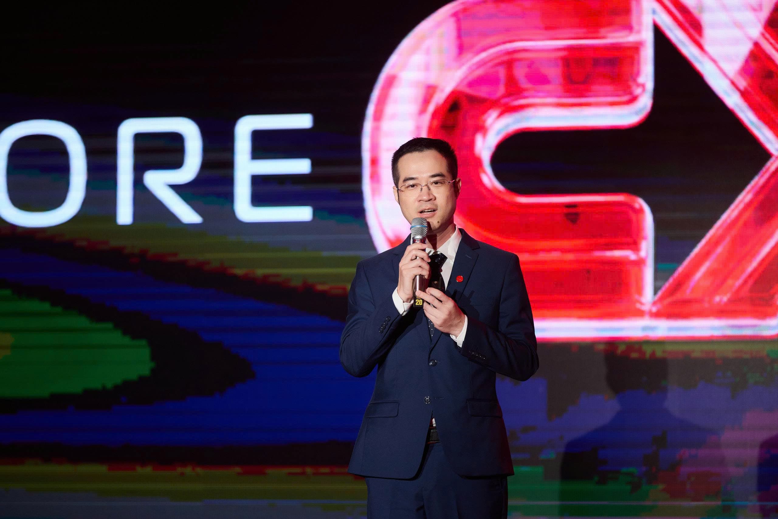 CEO Viettel Customer Service Nguyễn Tiến Dũng nhận Giải Vàng Stevie Awards