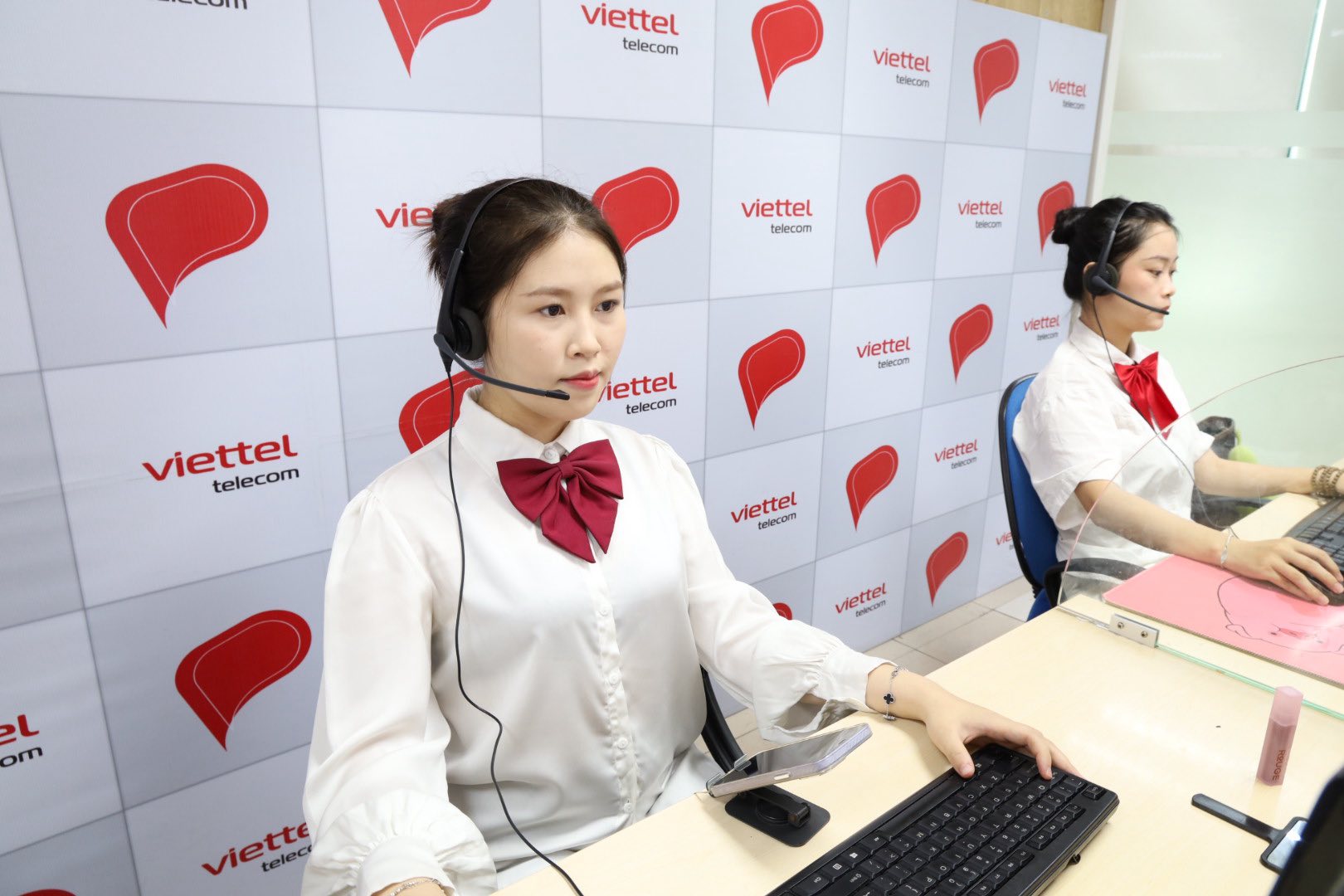 30/4 - 1/5: Viettel Customer Service - Đèn vẫn sáng trên từng line trực