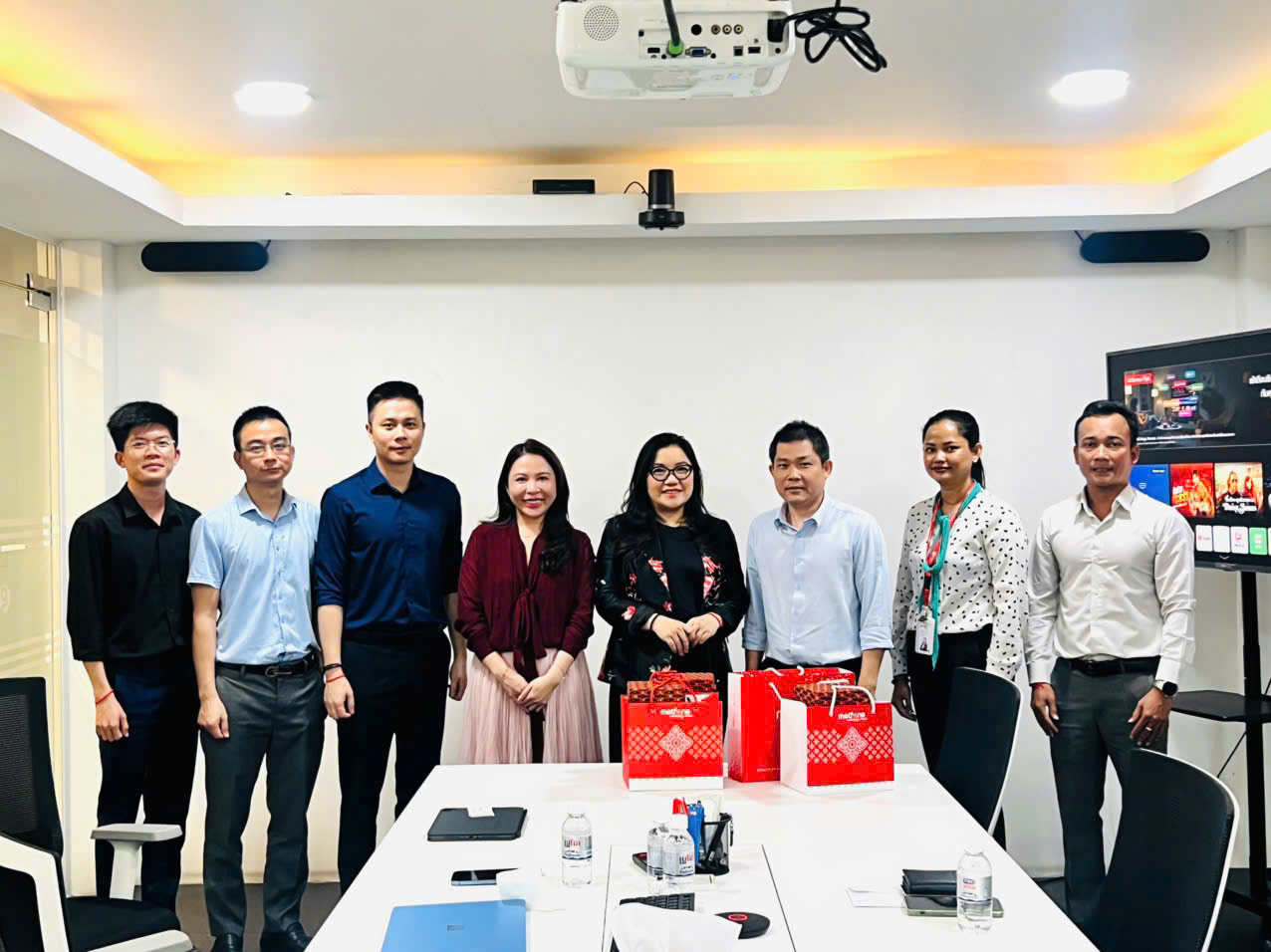 Viettel Customer Service Exports Customer Experience Consulting Services to the Cambodia Market