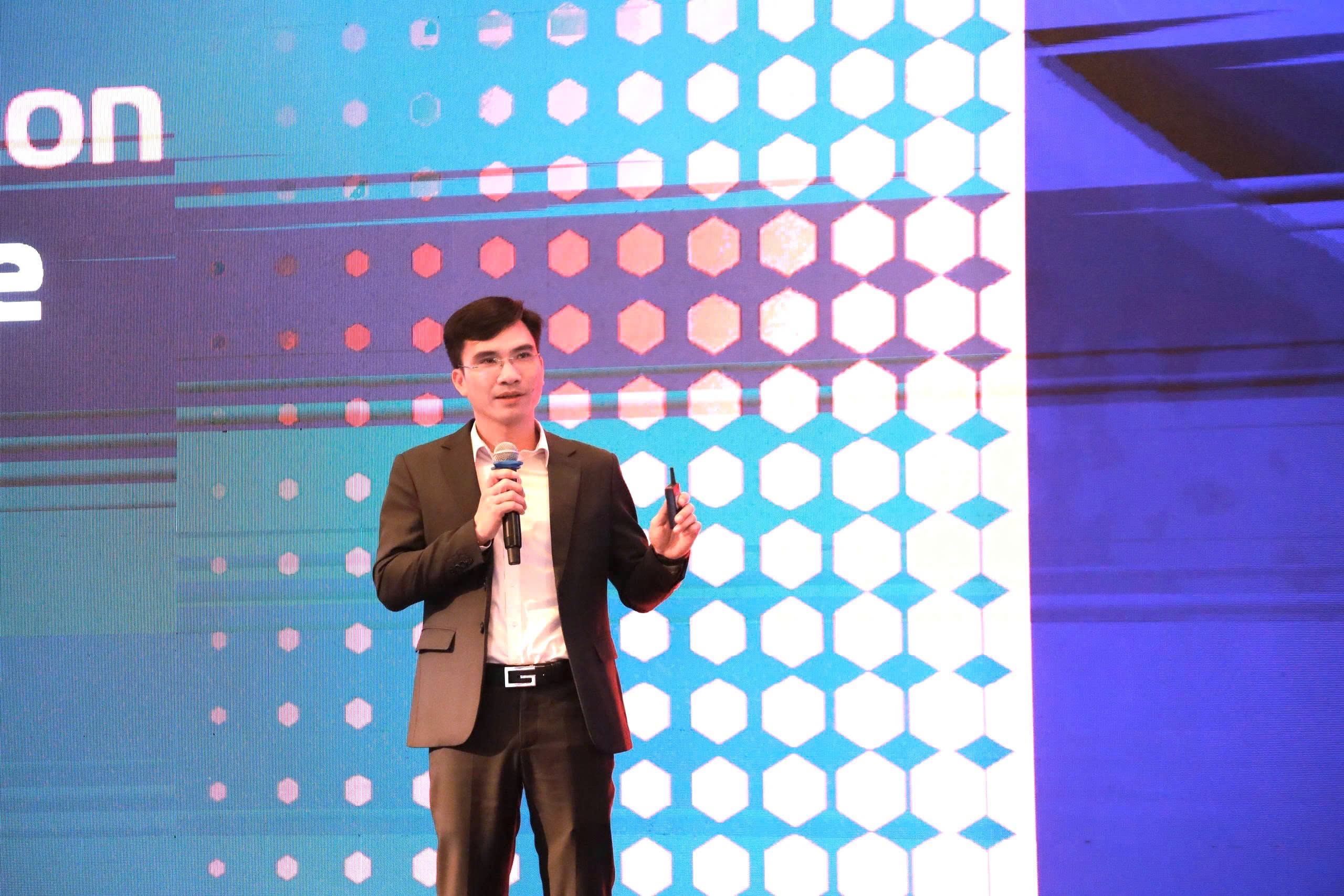 HUMAN + AI: THE FORMULA SHAPING THE FUTURE OF CUSTOMER EXPERIENCE